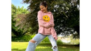 Are You Running Out Of Posing Ideas On What Your Next Instagram Pose Should Be Like? Take Inspiration From Anushka Sharma