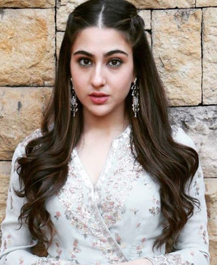 Unique Yet Breathtaking! From Shanaya Kapoor To Sara Ali Khan: Take Cues From Bollywood Divas For Some Elegant Hairstyles This Festive Season - 2