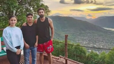 Vacay Diaries: Ranbir Kapoor and Alia Bhatt pose with a fan for an adorable photo, fans love it