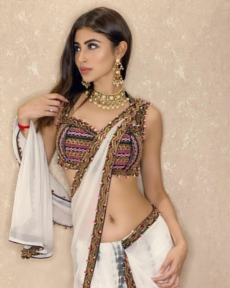 Wanna Have A Hourglass Figure Like Mouni Roy? Follow Her Tips - 1