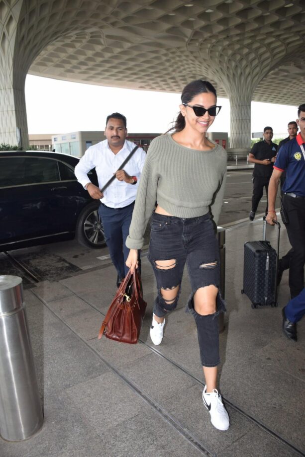 5 Times Deepika Padukone Showed The World Why Black Pants Are Love - 3