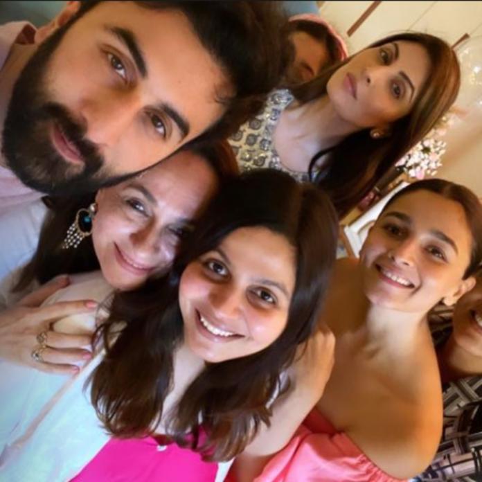 Adorable Moments! All Times Alia Bhatt Was Captured In Beau Ranbir Kapoor’s Family Photos - 2