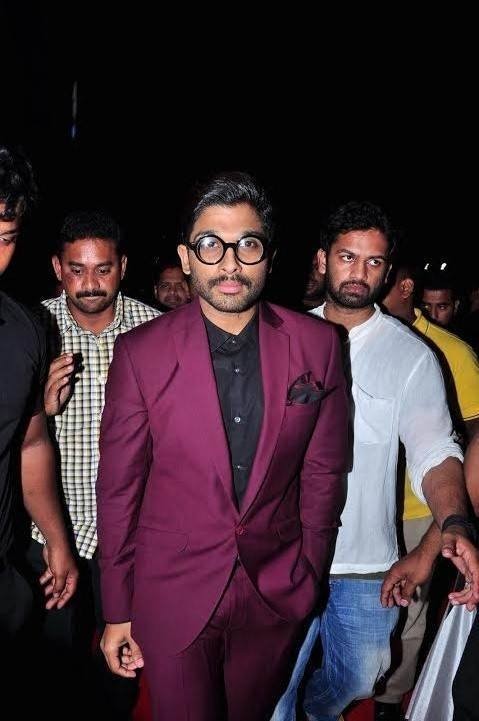 Attend A Church Wedding By Stealing Fashionable Suits From Handsome Hunks Allu Arjun And Vijay Deverakonda - 1