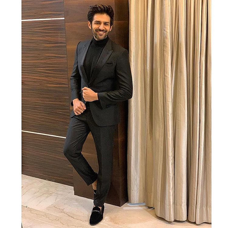 Best Of Kartik Aaryan’s Blazer Looks - 1