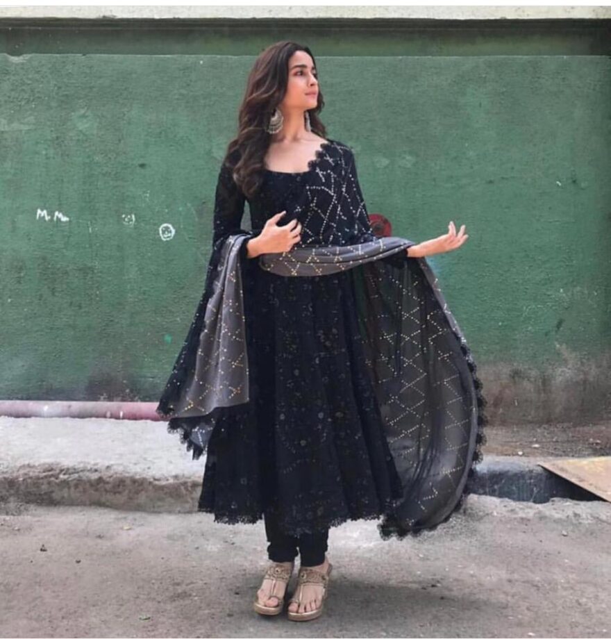 Black For The Win! Alia Bhatt’s Anarkali Kurta Or Deepika Padukone’s Straight Kurta: Which Desi Black Outfit Would You Like To Pick? - 0