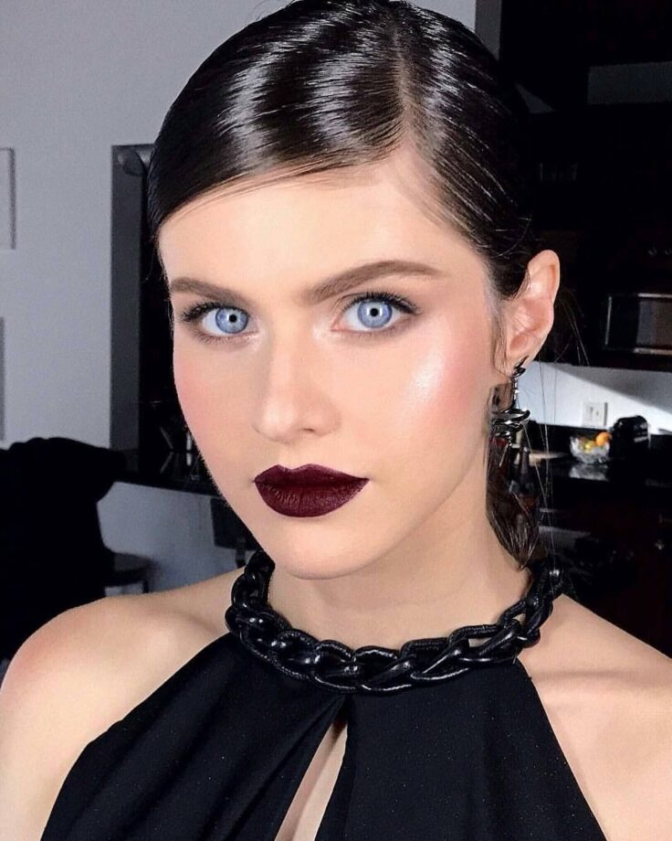 Purple Lipstick Or Brown Lipstick: Which Lip Shade Of Alexandra Daddario Is Your Choice? - 1