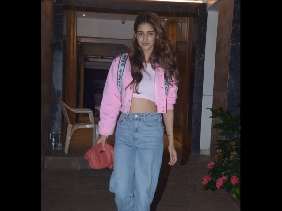 Celebrity Inspired Looks That Put Us In Weekend Mood: From Kareena Kapoor To Sonam Kapoor: Which One Of These You’d Want To Try This Weekend? - 4