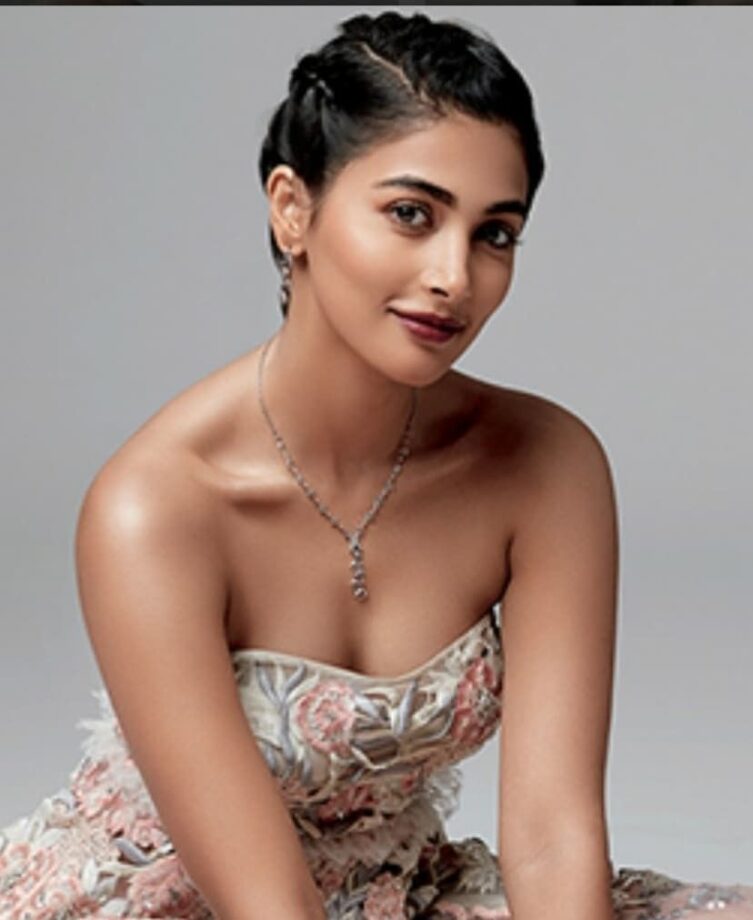 Damn! Pooja Hegde Has Set The Gram On Fire With Her Stylish Hairstyles, Take Inspiration - 4