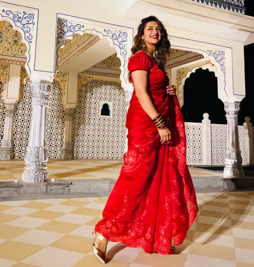 Look To Behold: Divyanka Tripathi’s Red Saree Look In This Picture Is Unmissable - 2