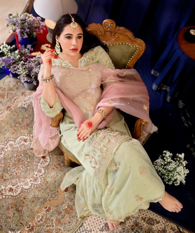 Mandy Takhar is the queen of ethnic: Steal her uncountable scintillating looks - 1