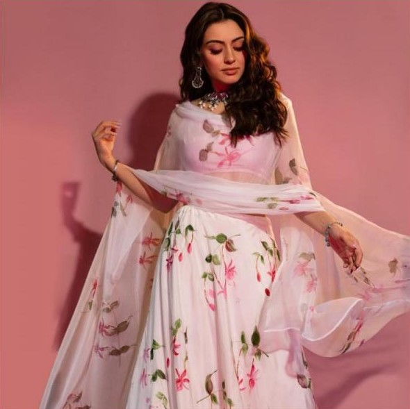 Dreamy! Hansika Motwani Looks Sensational In Pastel Lehenga And We Are Spellbound - 2