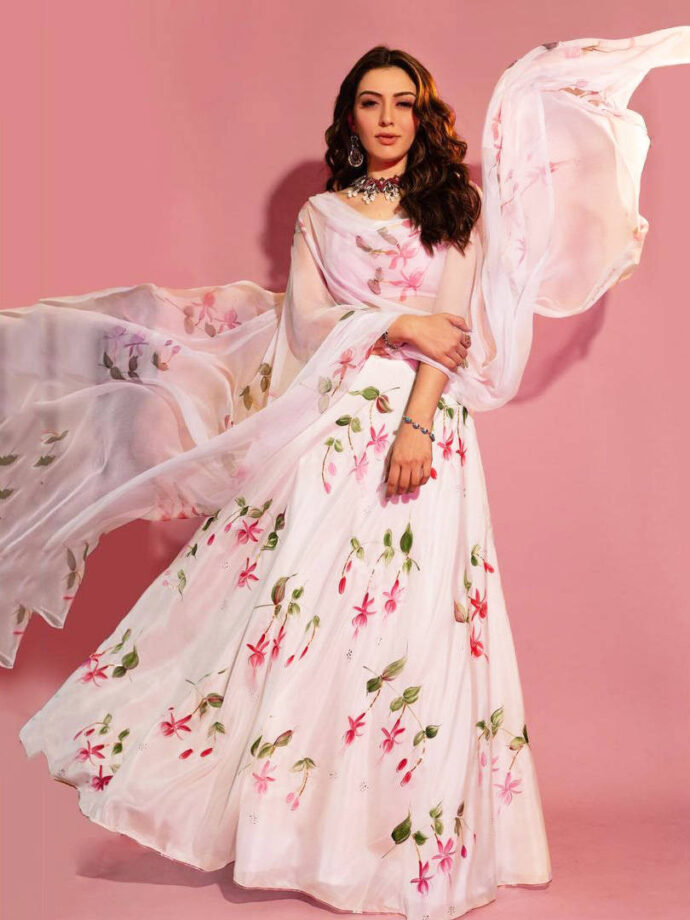 Dreamy! Hansika Motwani Looks Sensational In Pastel Lehenga And We Are Spellbound - 1