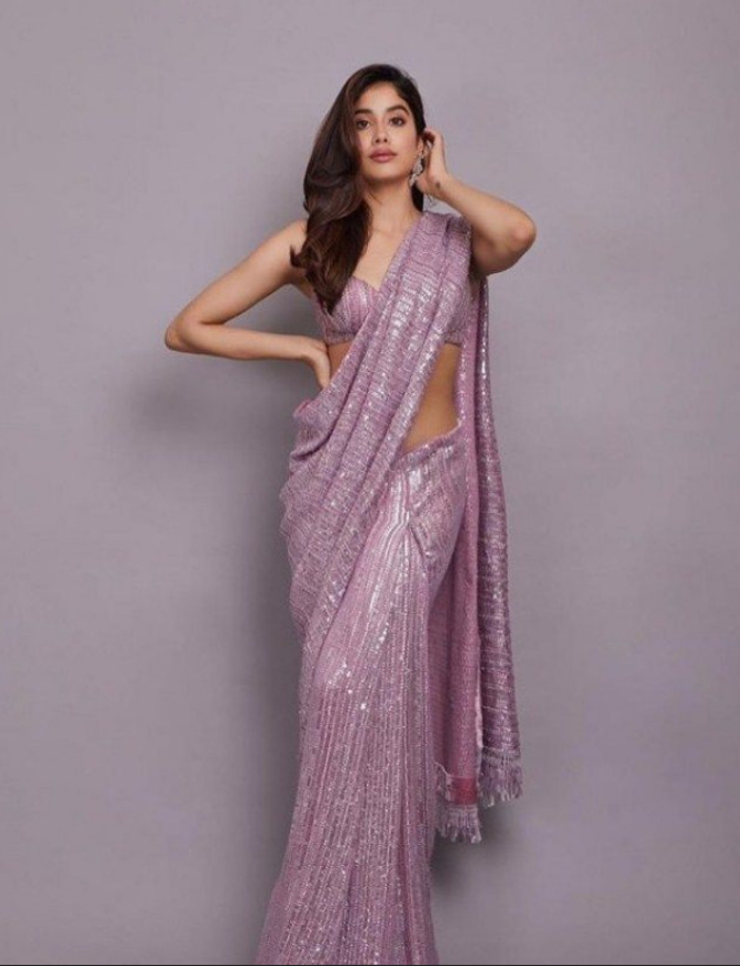 Ethnicity! B-Town Beauties’ Sequin Saree Trend To Try: From Kareena Kapoor To Janhvi Kapoor - 4