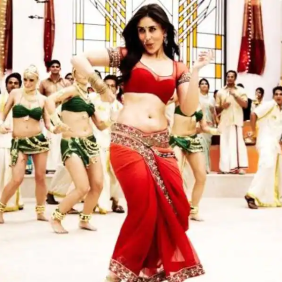 From Chamak Challo Outfit To Hot Bikini Look In Tashan: Hottest Kareena Kapoor Outfits That Proves She Is The Hottest B-town Diva - 0