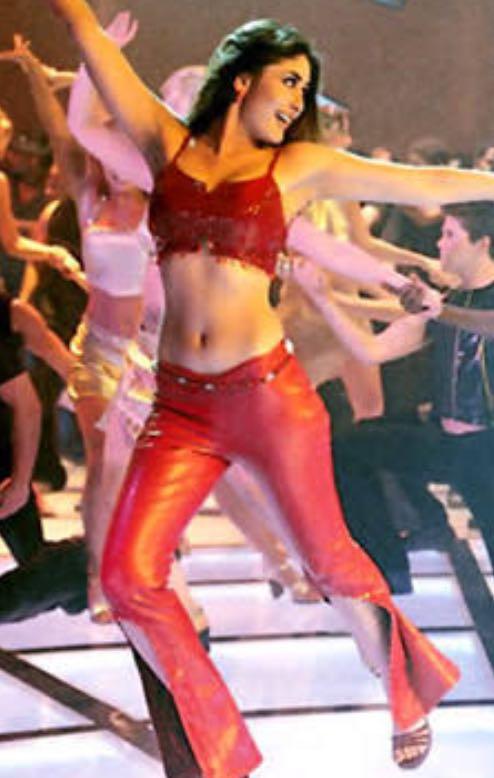 From Chamak Challo Outfit To Hot Bikini Look In Tashan: Hottest Kareena Kapoor Outfits That Proves She Is The Hottest B-town Diva - 2