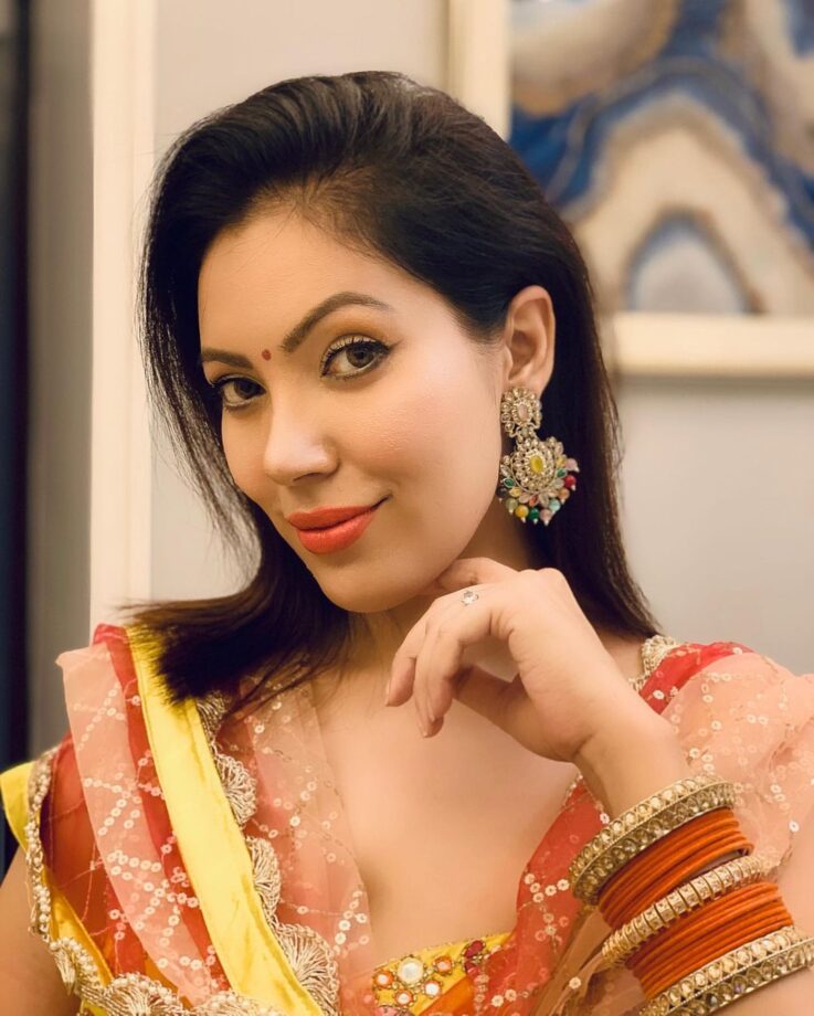 Taarak Babe Munmun Dutta Sets The Temperature Soaring High With Her Burning Hot Makeup Look, Fans Fall In Love - 0