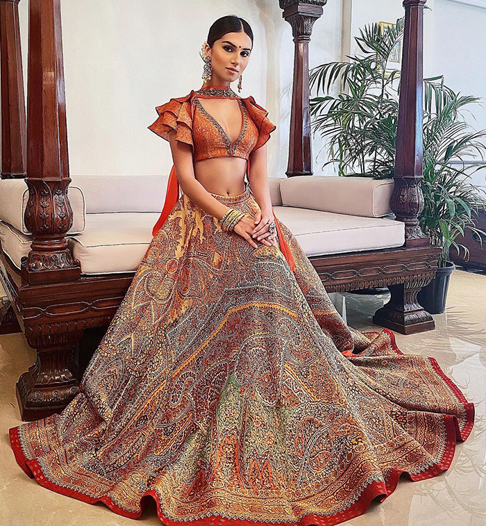 From Janhvi Kapoor’s Thigh-High Slit To Tara Sutaria’s Burnt Orange: Bollywood Celebs Who Are An Inspiration For Gen-Z Brides - 2