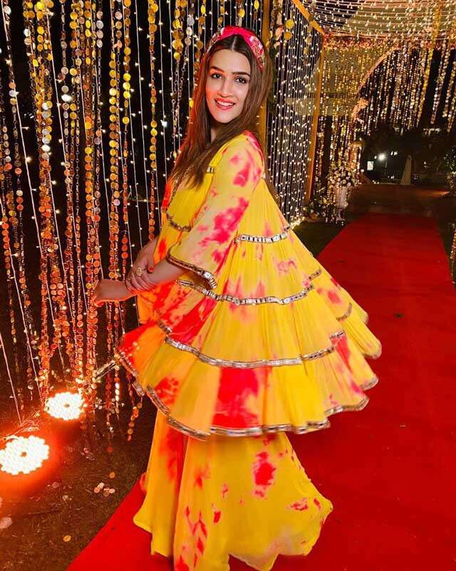 From Kriti Sanon To Kiara Advani: Our Favorite Bollywood Celebs Who Found Their Love In Tie-Dye Traditional Wear; Take A Look - 0