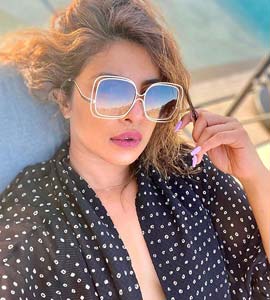 Girl Boss: All Times Priyanka Chopra Jonas Shared A Stunning Selfie And Flaunted Her Sunglasses Collection - 1