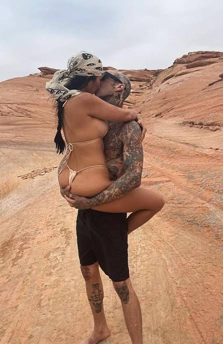 Travis Barker And Kourtney Kardashian Are Major Couple Goals! - 6