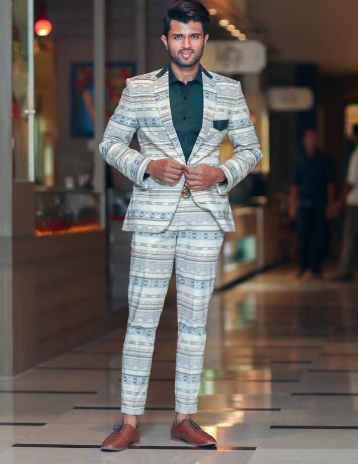 Hottie! Vijay Deverakonda Slays The Collar Outfits Like The High Standard Modern Hunk, Take Tips - 0