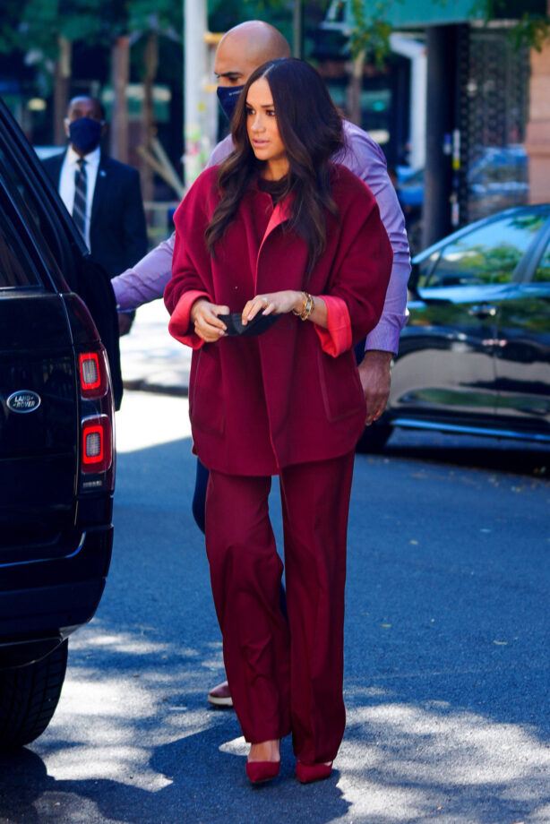 In Pics: Meghan Markle Looks A Hot Babe In Her Stylish All Red Suit - 1