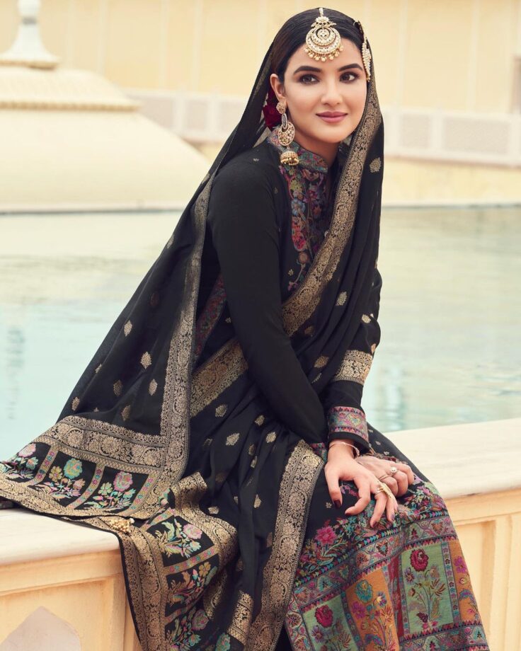 Jasmin Bhasin is here to teach us how to go desi in style, Check out her traditional looks - 1