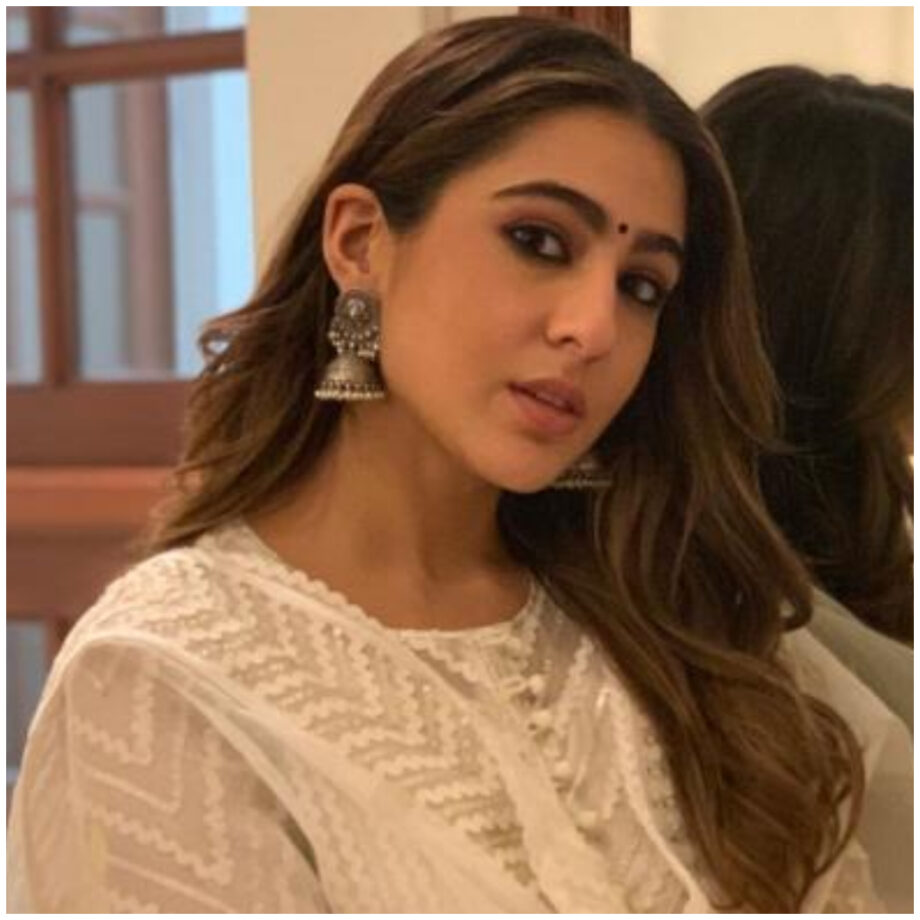 Kriti Sanon To Sara Ali Khan: Beautiful Earrings To Ace This Coming Navratri Along With Ethnic Outfits With Our Super Celebs - 8