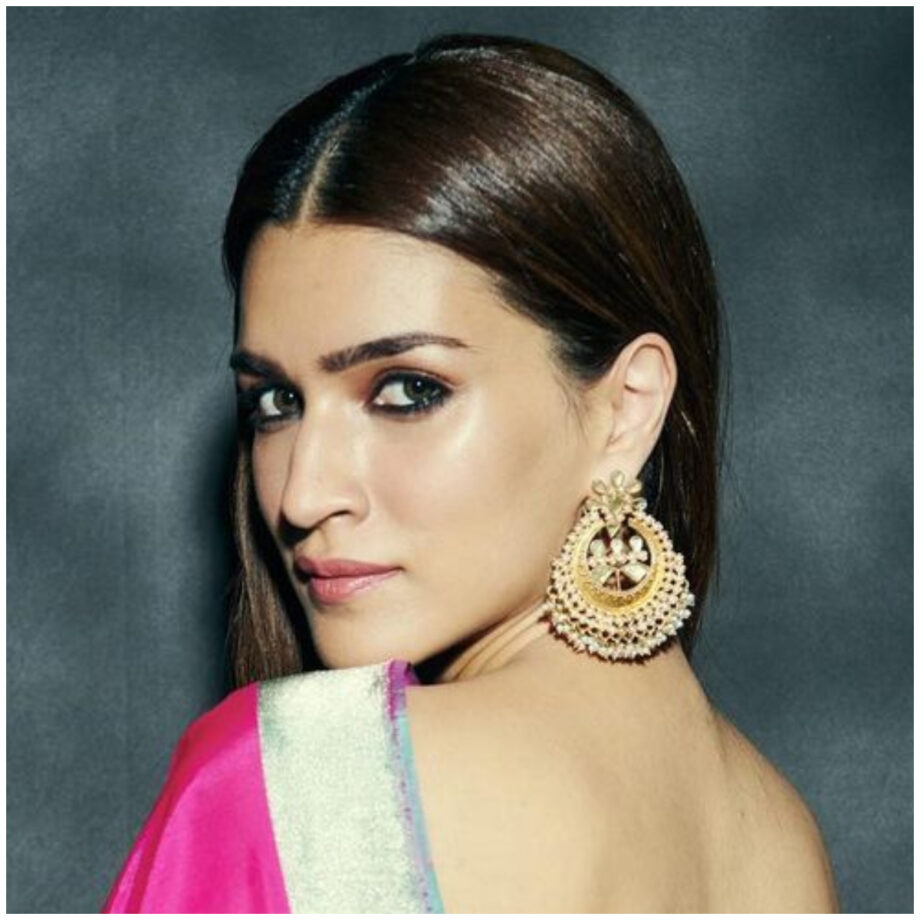 Kriti Sanon To Sara Ali Khan: Beautiful Earrings To Ace This Coming Navratri Along With Ethnic Outfits With Our Super Celebs - 0