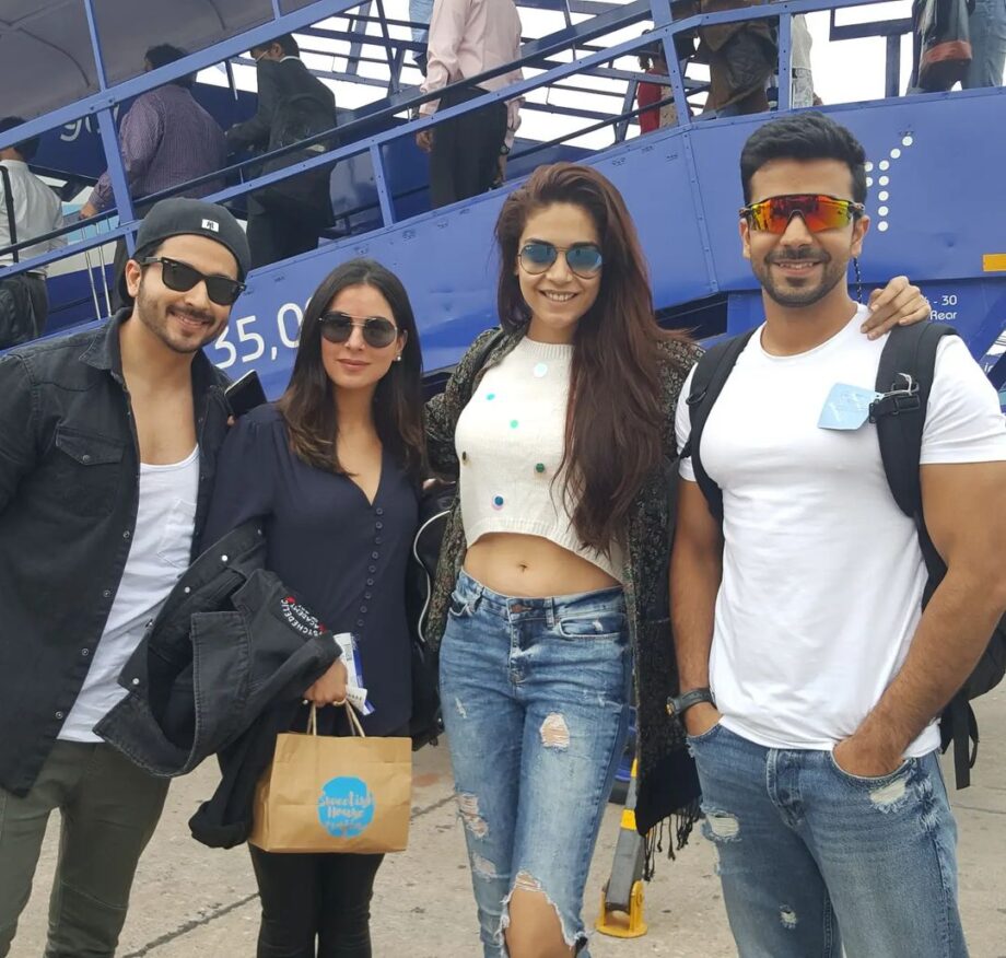 A Picture In The Golden Hour! Take A Look At Dheeraj Dhoopar & Shraddha Arya’s Fam Jam Time Picture With Kundali Bhagya Family - 2