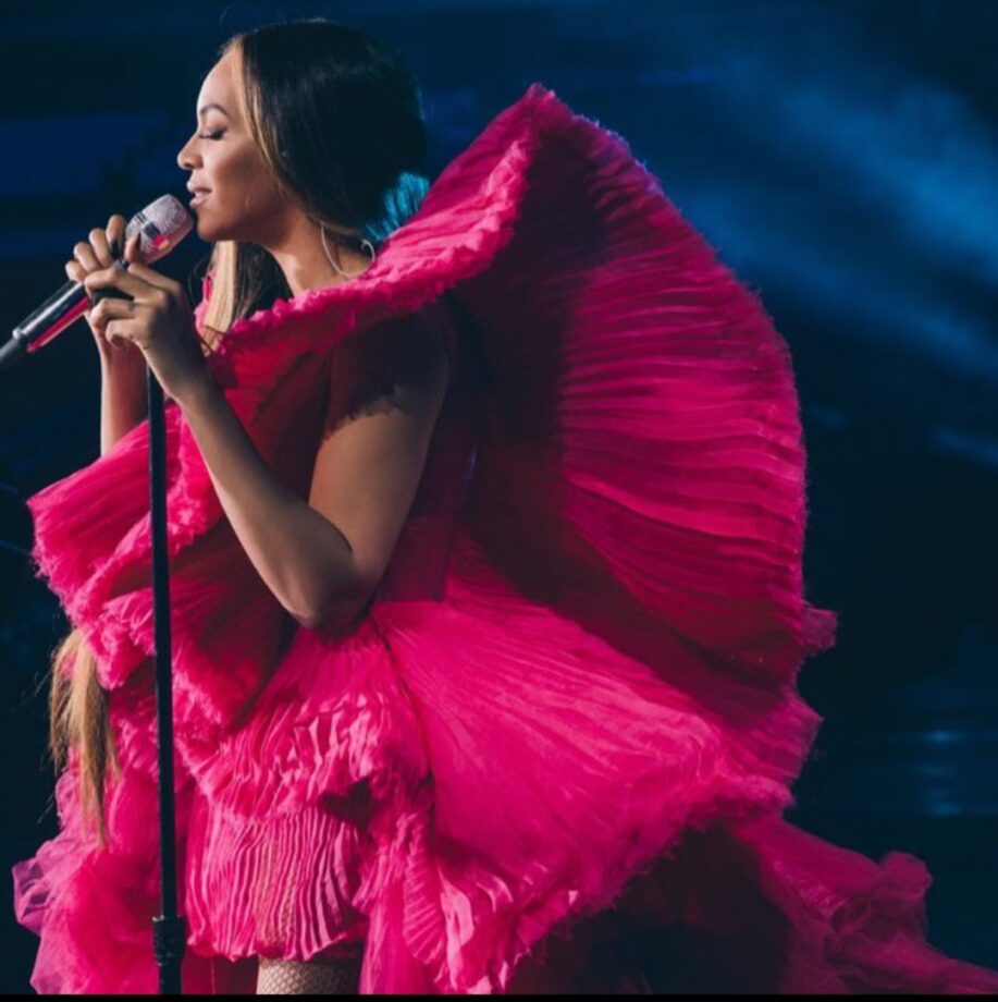 5+ Times Beyonce Raised The Oomph With Her Pink Outfits - 2