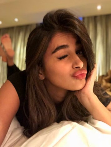 Pooja Hedge’s Top Hot Selfies That Will Stun You - 4