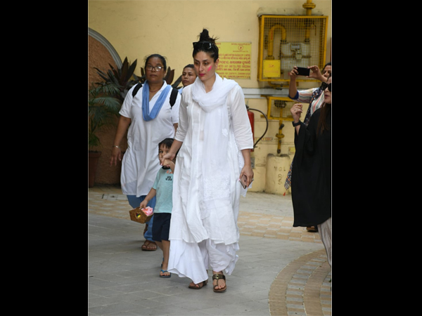 Pure Elegance: 5 Times Kareena Kapoor Khan Aka Bebo Gave ‘Begum’ Vibes In White Ethnic Outfits - 4