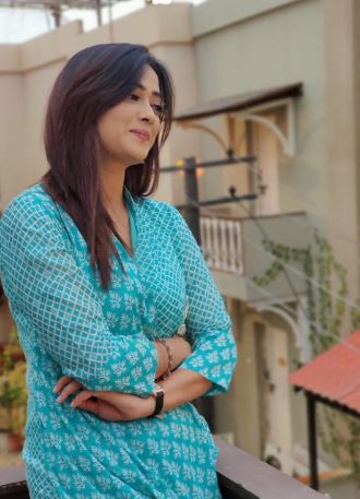 Rashmika Mandanna & Shweta Tiwari’s Approved Kurta Styles You Must Steal - 3