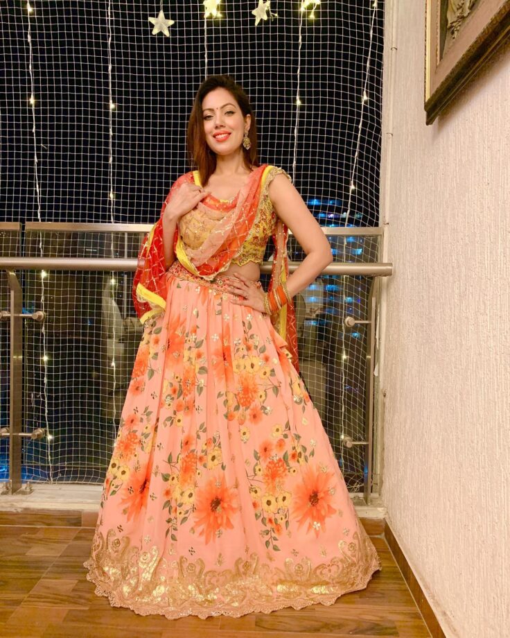 Munmun Dutta Looks Breathtaking As She Poses With Elegance In Her New Festive Look: See Pictures - 6