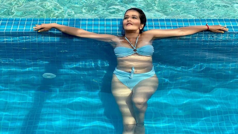Times Monalisa Proved She Is A 'Pool Babe' 511750