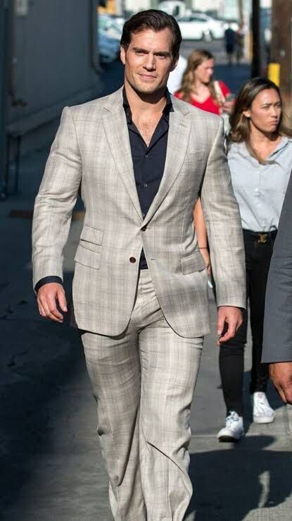 Wanna feel the mercury levels? Hunt hot & cool outfits from Henry Cavill & Chris Hemsworth - 0