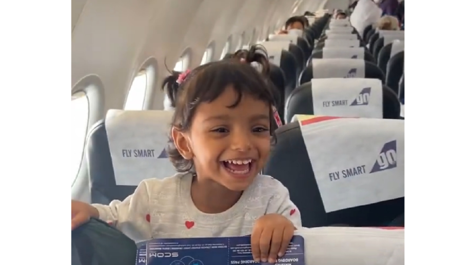 Watch: A Video Of A Little Girl Got Super Excited After Seeing Her Pilot Father On The Same Flight, Her Reaction Has Won Millions Of Hearts 500258