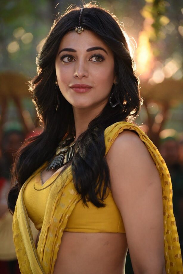 What A Beauty! Shruti Haasan Flaunts Her Oh So Sun-Kissed Glow, Fans In Love With Her - 3