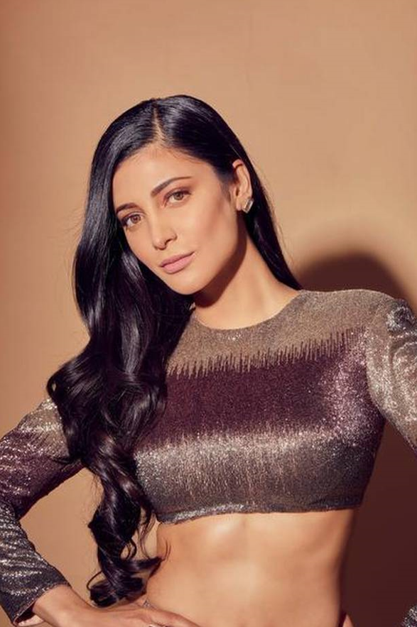 What A Beauty! Shruti Haasan Flaunts Her Oh So Sun-Kissed Glow, Fans In Love With Her - 4