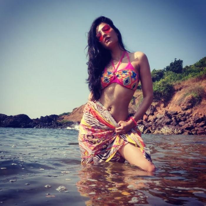 What A Beauty! Shruti Haasan Flaunts Her Oh So Sun-Kissed Glow, Fans In Love With Her - 2