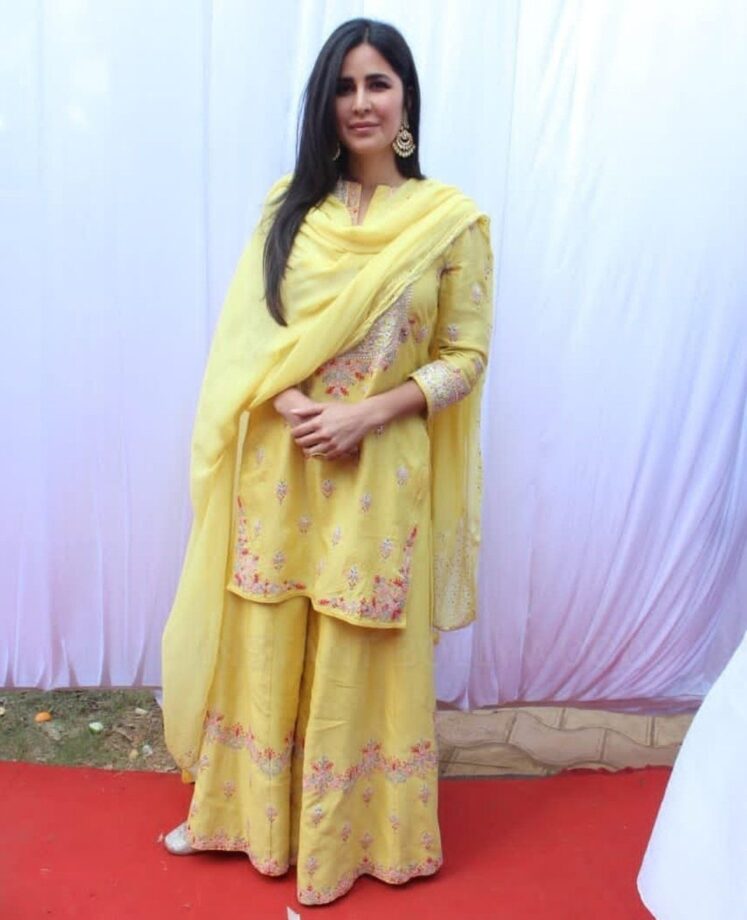 Would You Style Your Yellow Desi Look With A Yellow Dupatta Like Katrina Kaif Or A Pink Dupatta Like Kareena Kapoor? - 0