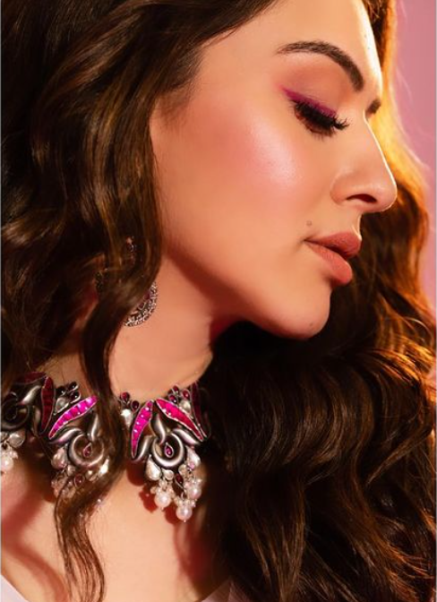 5 Makeup Looks Of Hansika Motwani To Bookmark For The Next Wedding You Attend - 3