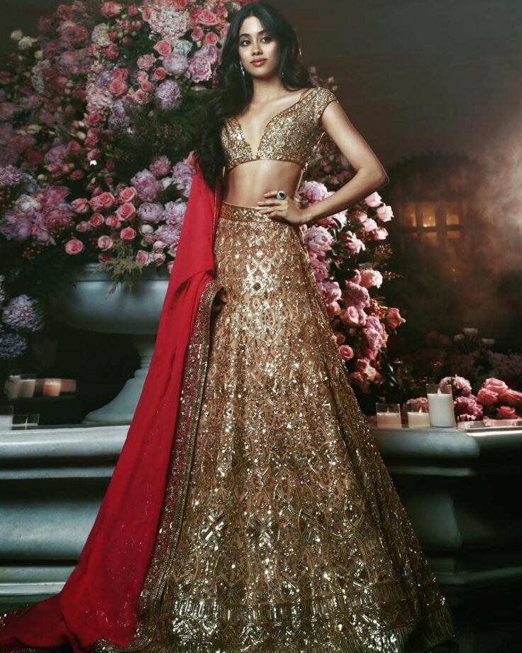 5 Times Janhvi Kapoor Inspired Manish Malhotra Lehengas Perfect For Your Brother’s Wedding - 3