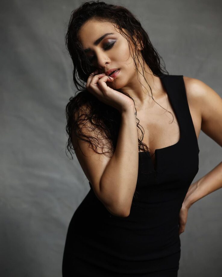 Amruta Khanvilkar’s Steamy Hot Instagram Looks Of 2021 That Made Us Sweat: See Pics - 2