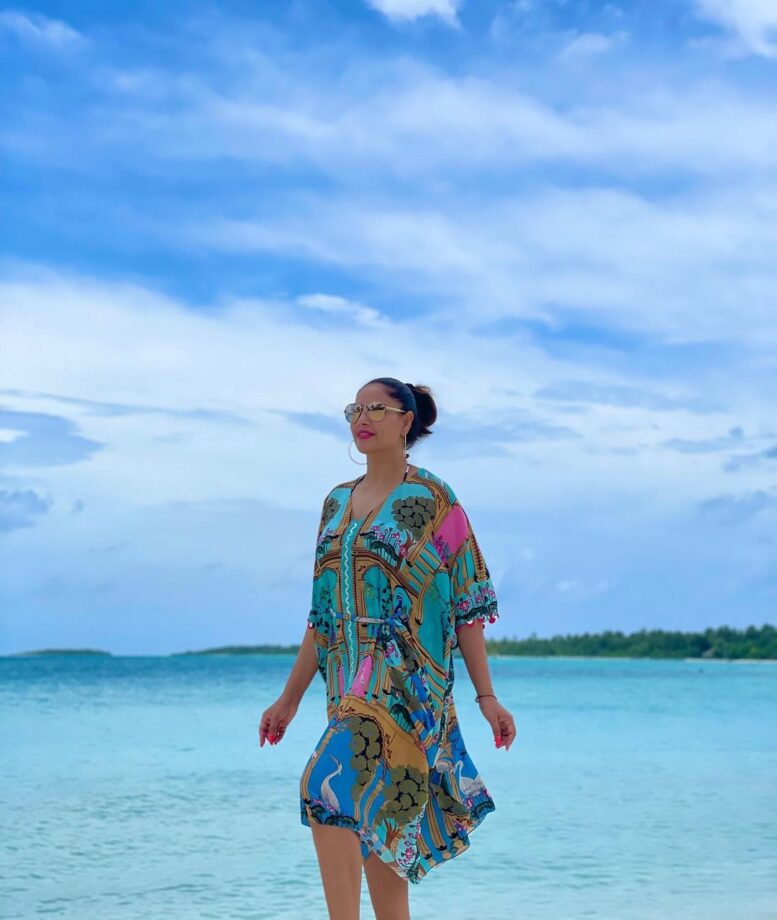 Bipasha Basu Looks Total Knockout As She Slays In the Maldives In Kaftan - 3