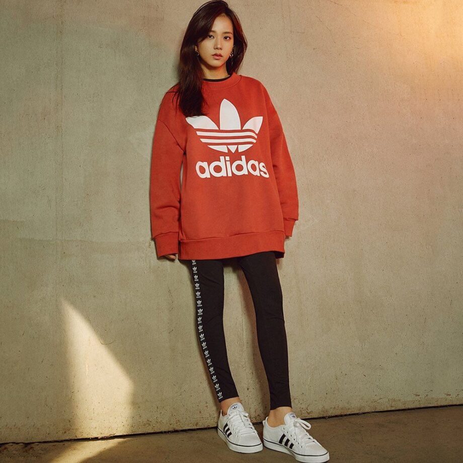 BLACKPINK Jisoo’s Glamour Looks In Hoodies & Sweaters - 5