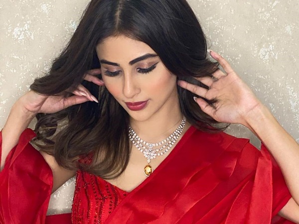 Bright eyes & colorful vibes! Mouni Roy’s eye shadow game to steal for, take cues - 1