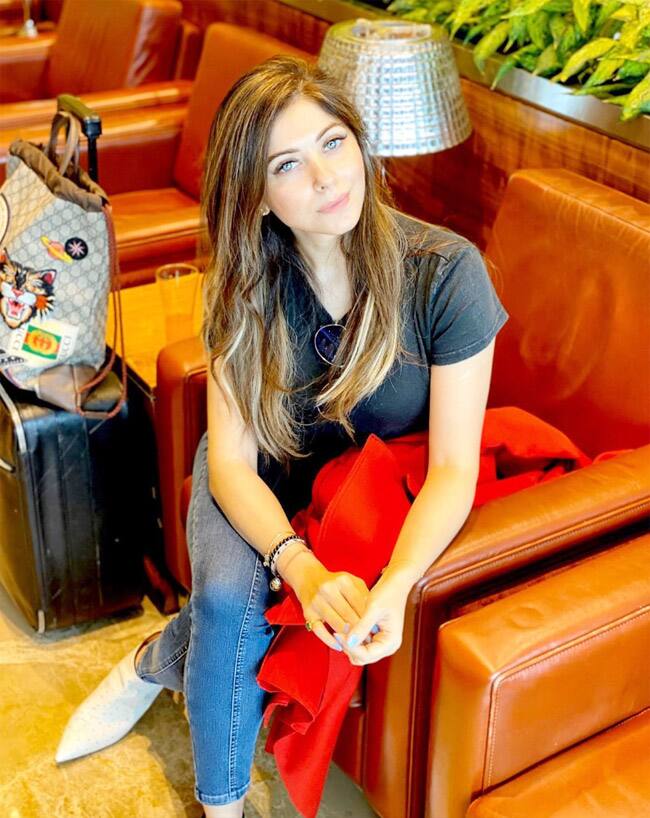 Dhvani Bhanushali Vs Kanika Kapoor: Who Has the Best Bag Collection? - 1