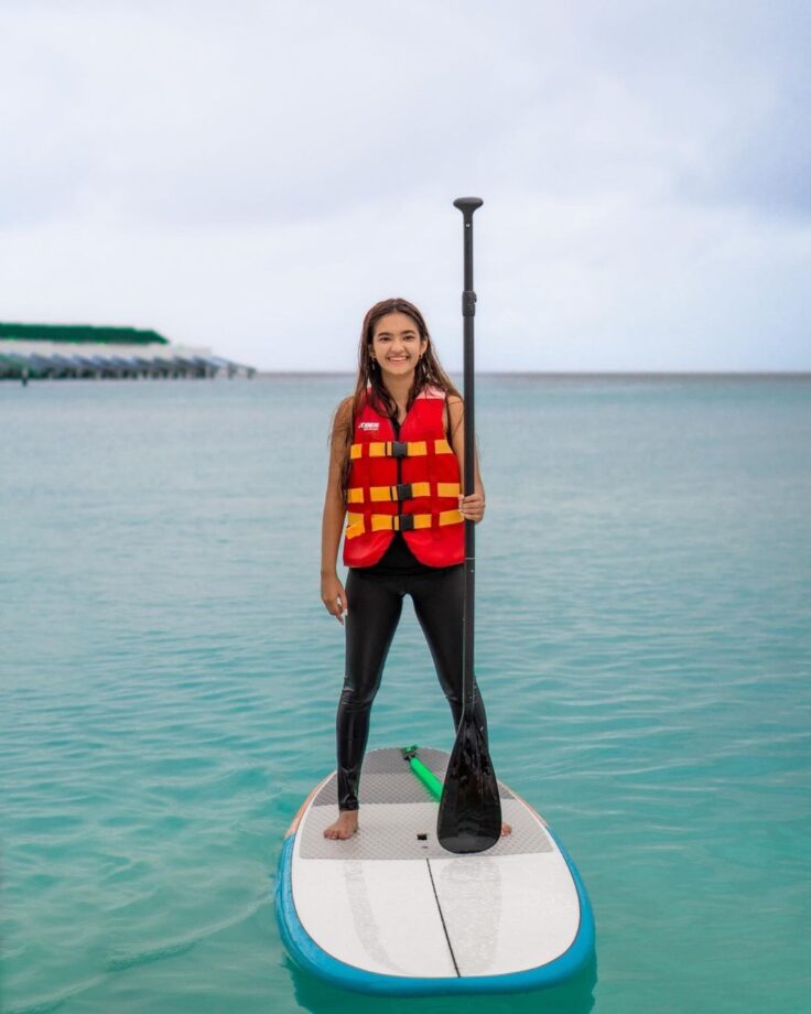 'Digital Babe' Anushka Sen turns 'Aqua Woman', shares unbelievable moment from mid-sea 795634